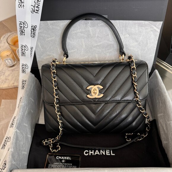 CHANEL Handbags - 100% authentic CHANEL Trendy Small Chevron in Black Lambskin GHW